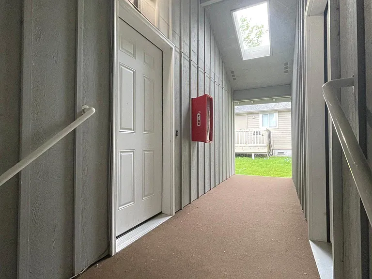 505 S Summit Ave #B — Photo 3
