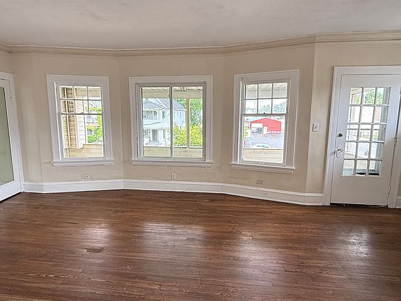 3rd image of 12305 Fairport Ave #2
