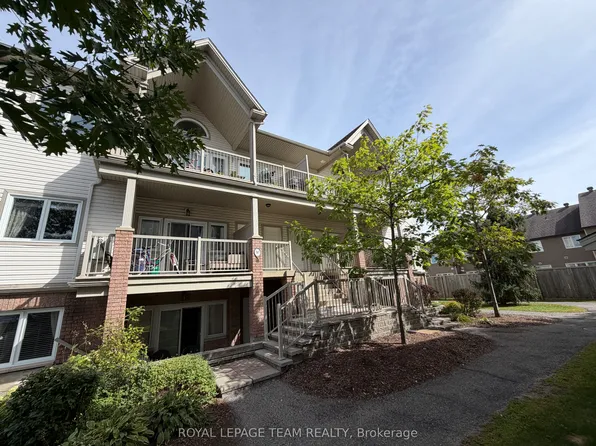 767 Cedar Creek Dr #L, Ottawa, ON K1T 0B3