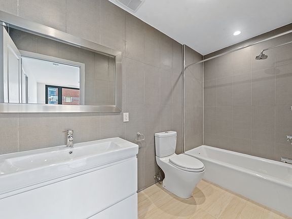 4th image of 109-09 15th Ave Unit Penthouse 609