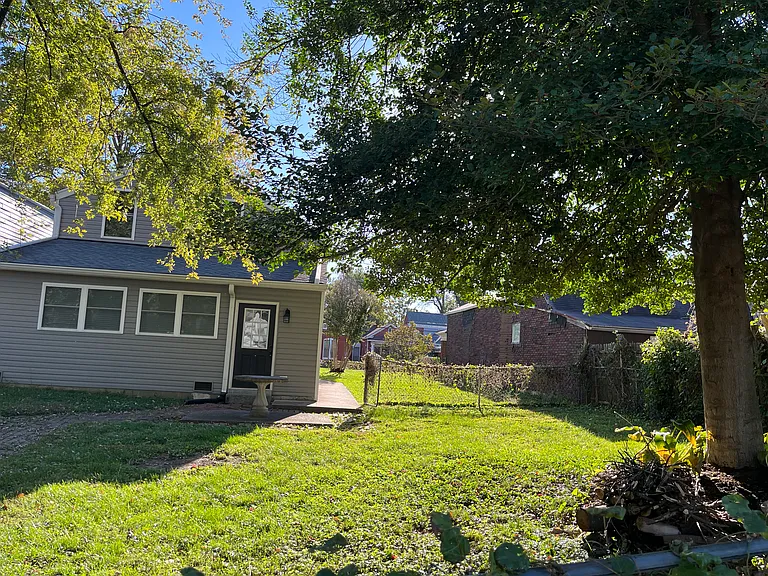 1127 Goss Ave — Photo 9