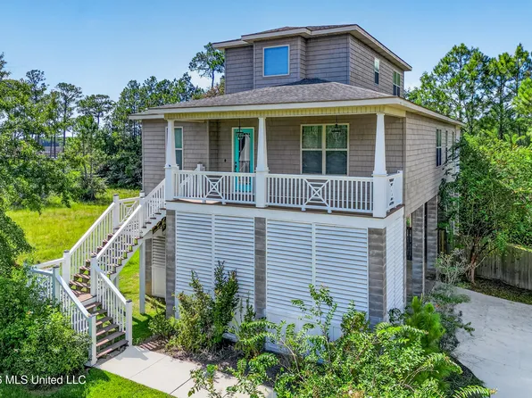 6401 Ascot Dr, Biloxi, MS 39532
