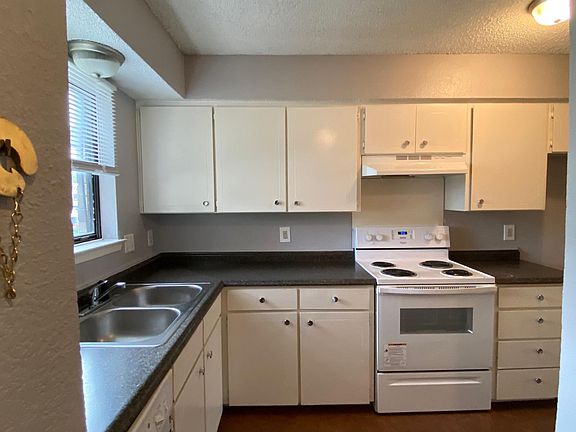 2nd image of 1040 Southmoor Ave