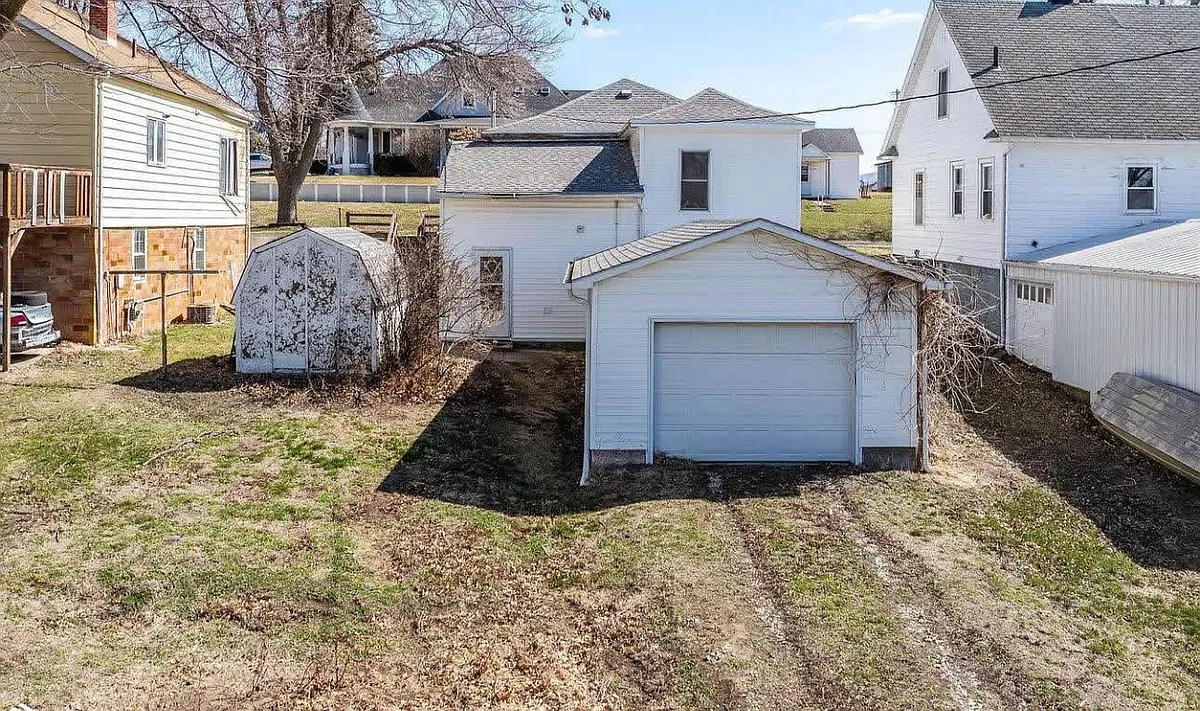 Building Photo - 109 3rd Ave