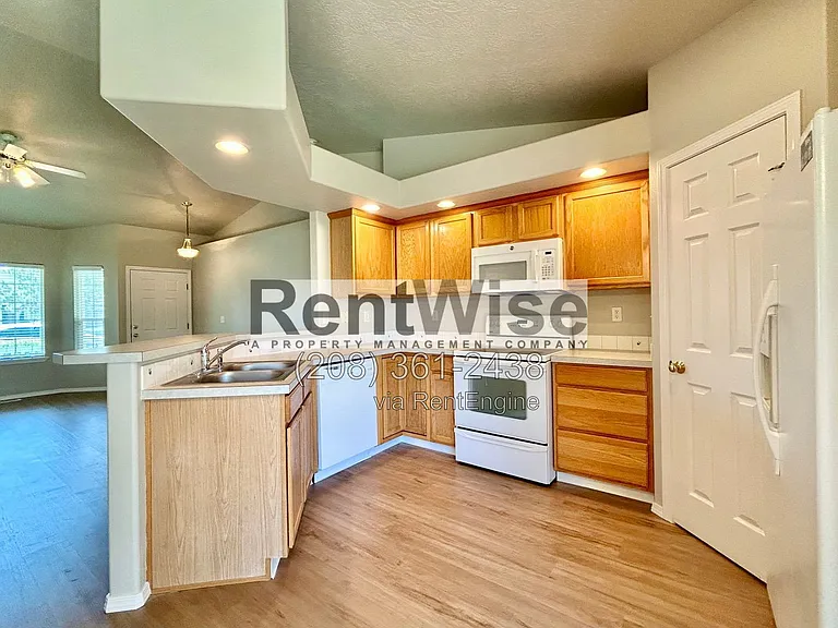 14232 Carolina St — Photo 5