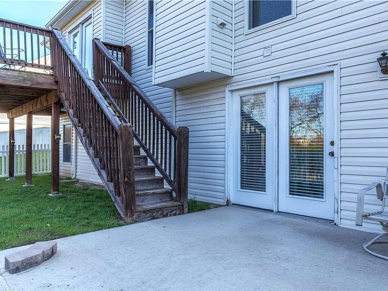 310 Royallsprings Pkwy — Photo 14