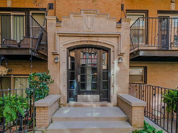 3rd image of 1227 W Greenleaf Ave APT 1S