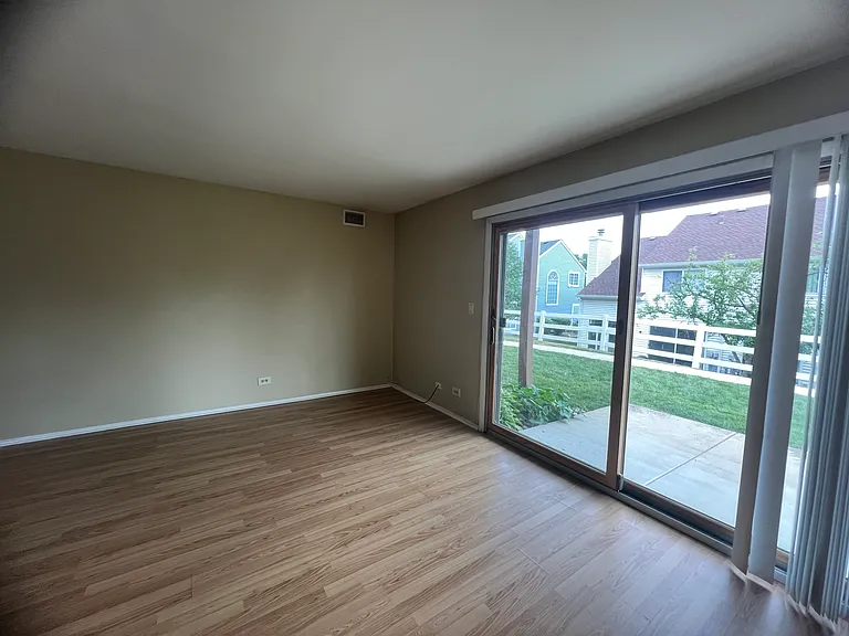 1102 Hinswood Dr — Photo 2