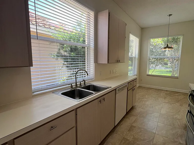 244 Hampton Pl — Photo 10