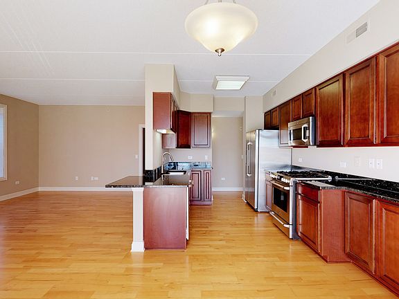 3rd image of 190 W Johnson St Unit 206
