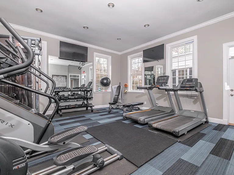 The Residence at Christopher Wren Apartments — Photo 14