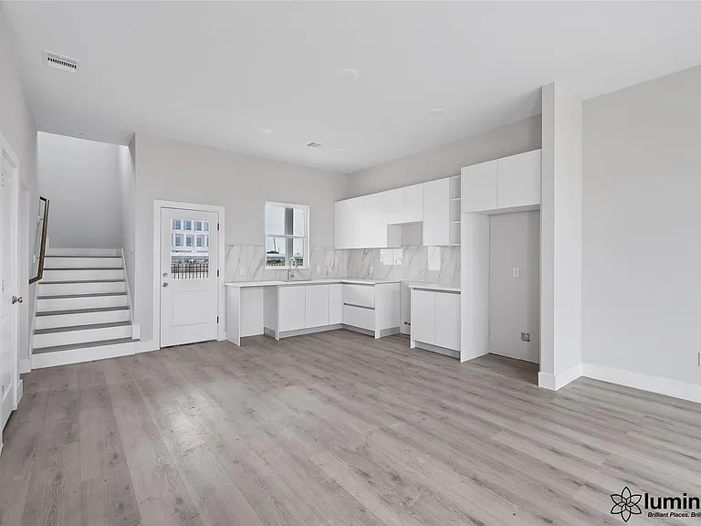 6702 Metro Blvd #3 — Photo 8