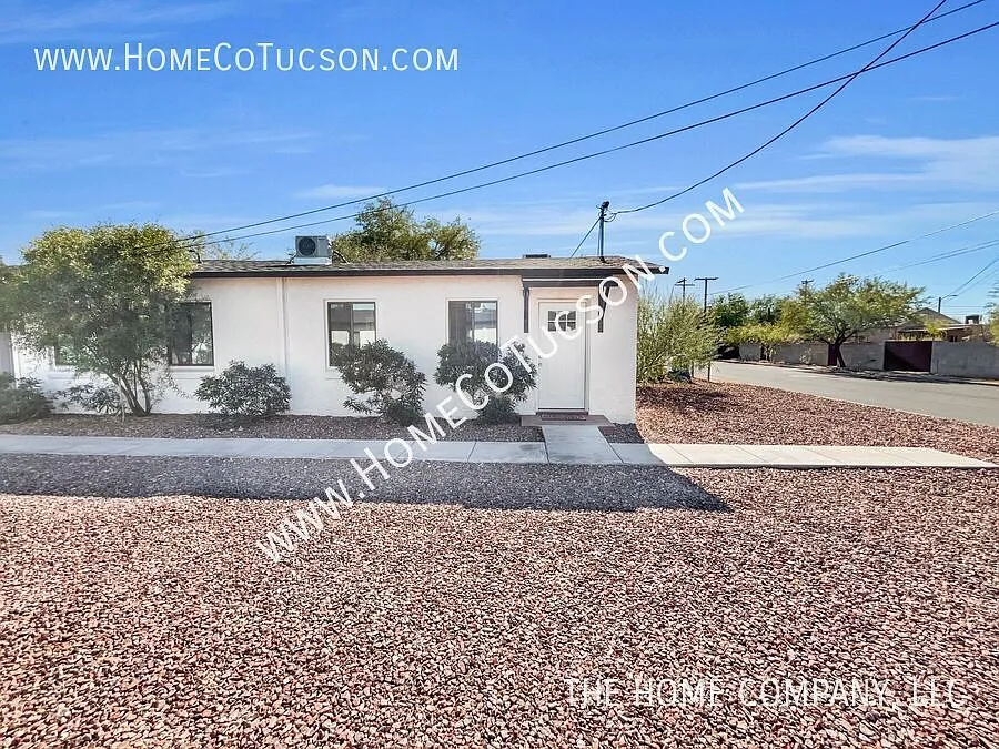 2714 N Hopi #6|Modern Comfort Meets Simplicity with this updated one bedroom home — Photo 2