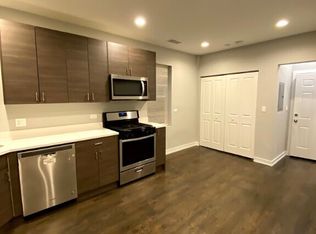 2750 W Cermak Rd #2F, Chicago, IL 60608