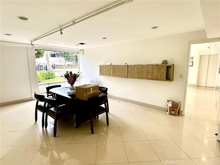 423 S Rexford Dr — Photo 4