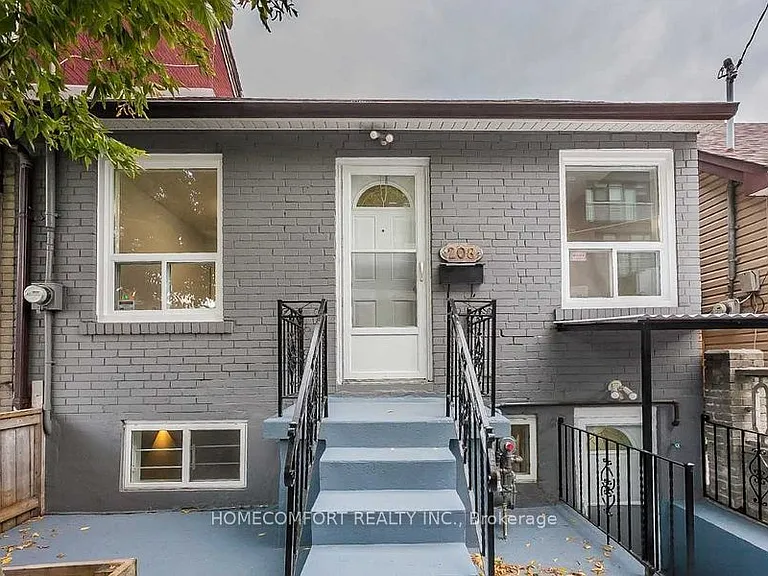 208 Manning Ave — Photo 1