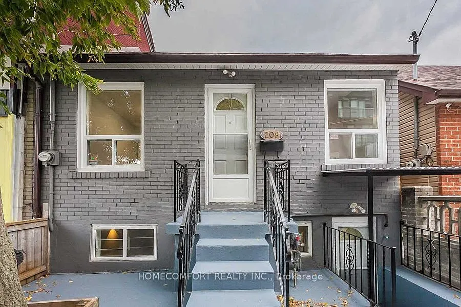 208 Manning Ave