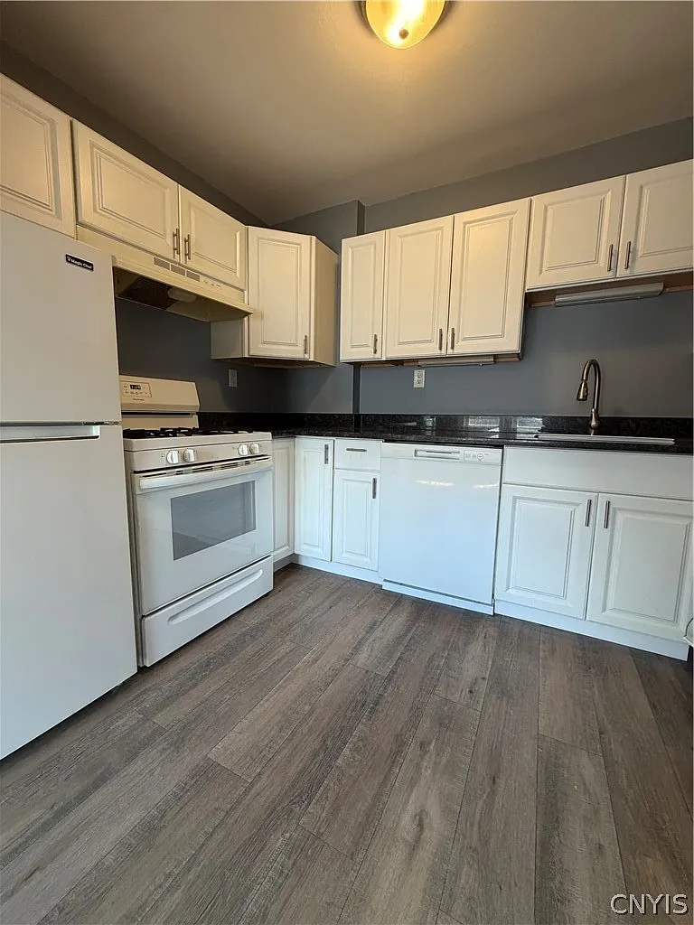 2 bed, 1.0 bath, 5616 sqft, $1,550 — Photo 4