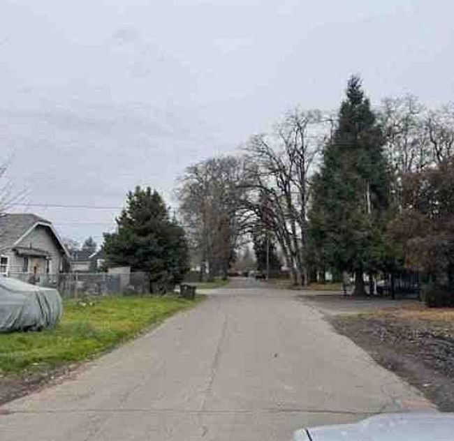 Exterior Neighborhood (street photo)