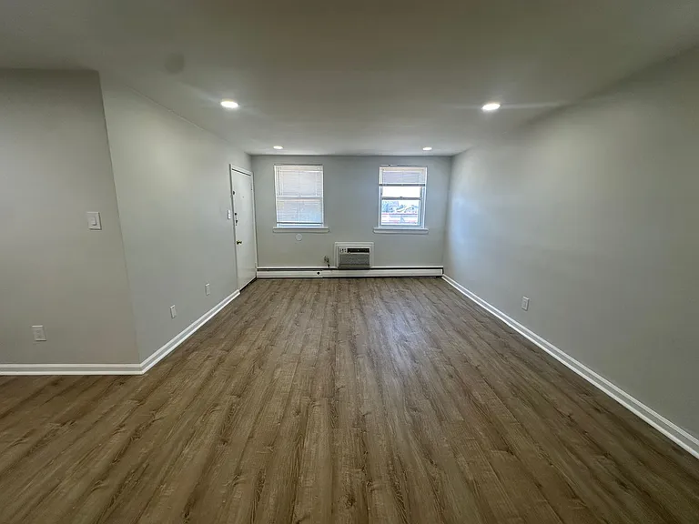 18 Huron Ave — Photo 3