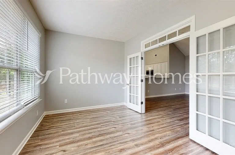 8401 Somerton Cir — Photo 12