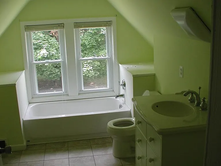 upstairs bath with soaking tub