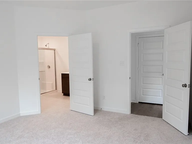5689 Fox Bluff Dr — Photo 10