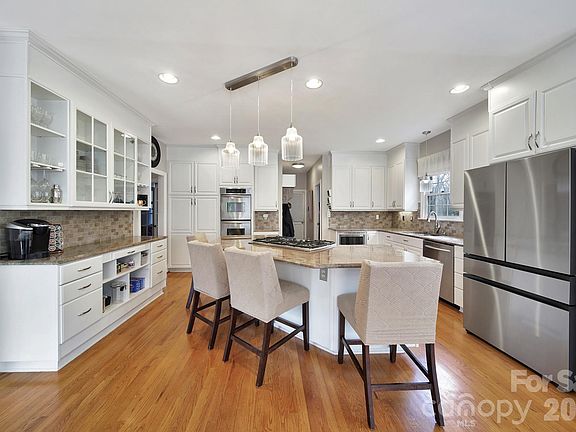 5th image of 450 Serendipity Dr