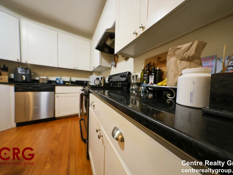 1728 Beacon St #B — Photo 7