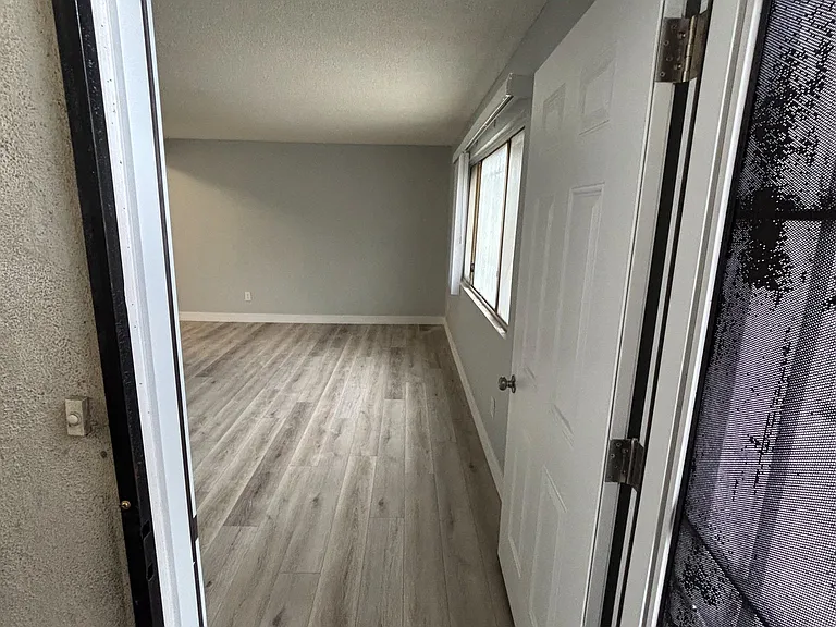8633 Orchard Ave — Photo 8
