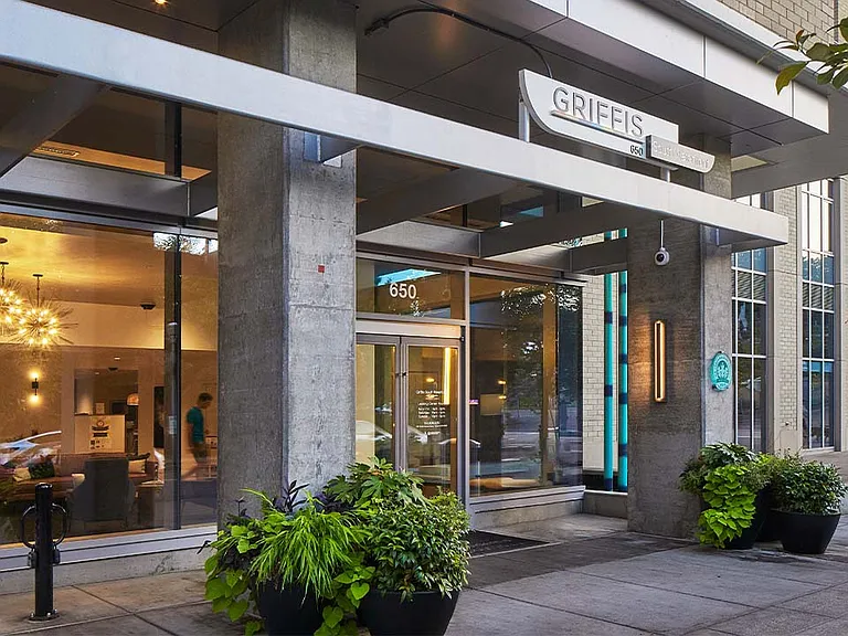 Exterior Leasing Center