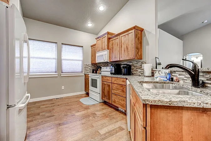 Tanglewood Dr — Photo 9