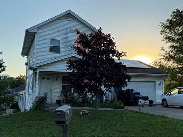 2 Trailside Ct, Bloomington, IL 61701