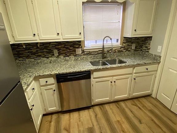 3rd image of 100 Pine Lake Place Bellegrove Unit 122
