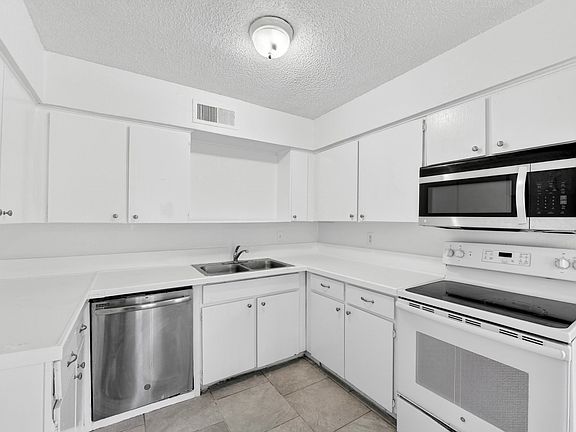 5th image of 3016 Tudor Ln