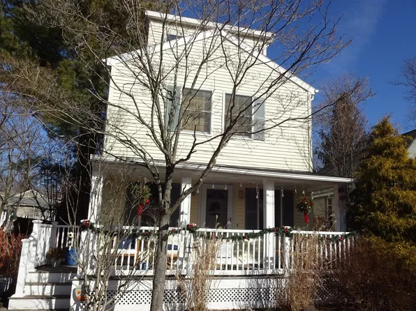 9 Westwood Road, Branford, CT 06405