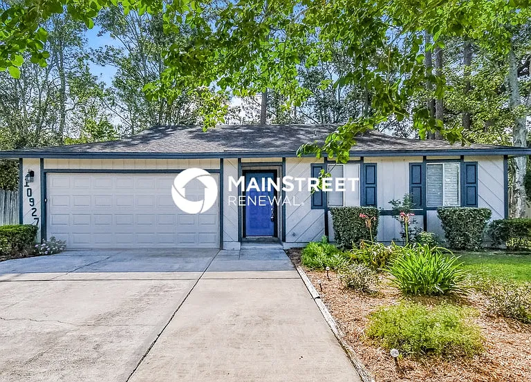 10927 Horse Track Dr E — Photo 1