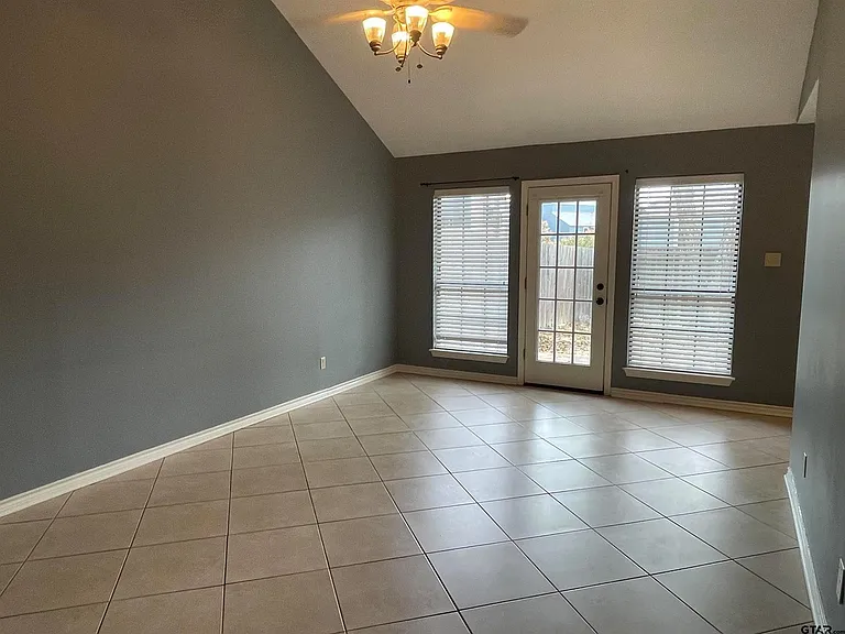 953 Creekside Dr #953 — Photo 2