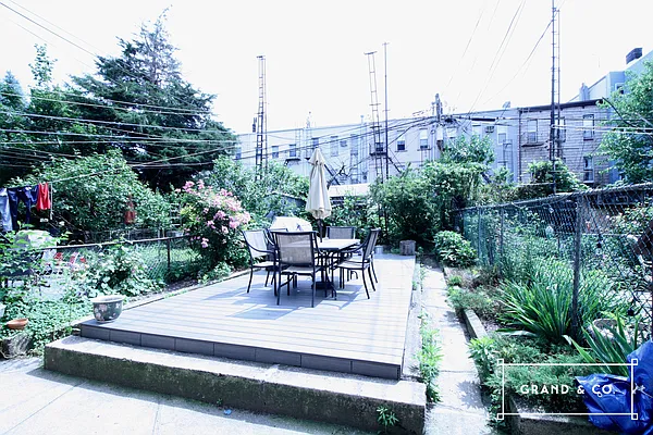 Rented by Grand & Co. | media 32