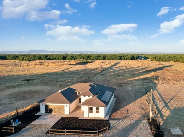 498 N Santa Cruz Ct, Linden, CA 95236