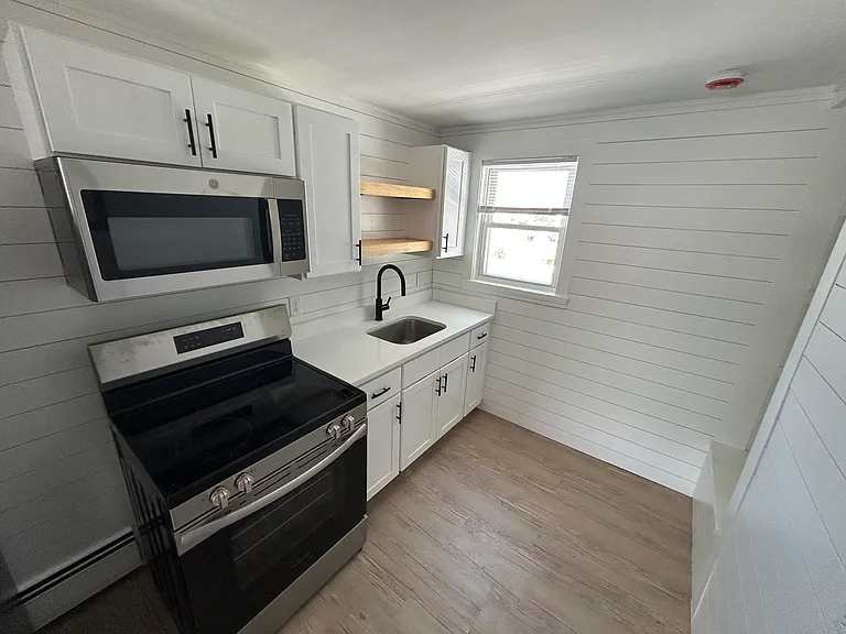 43 B St #10 — Photo 3