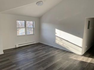 20703 42nd Ave FLOOR 2, Bayside, NY 11361