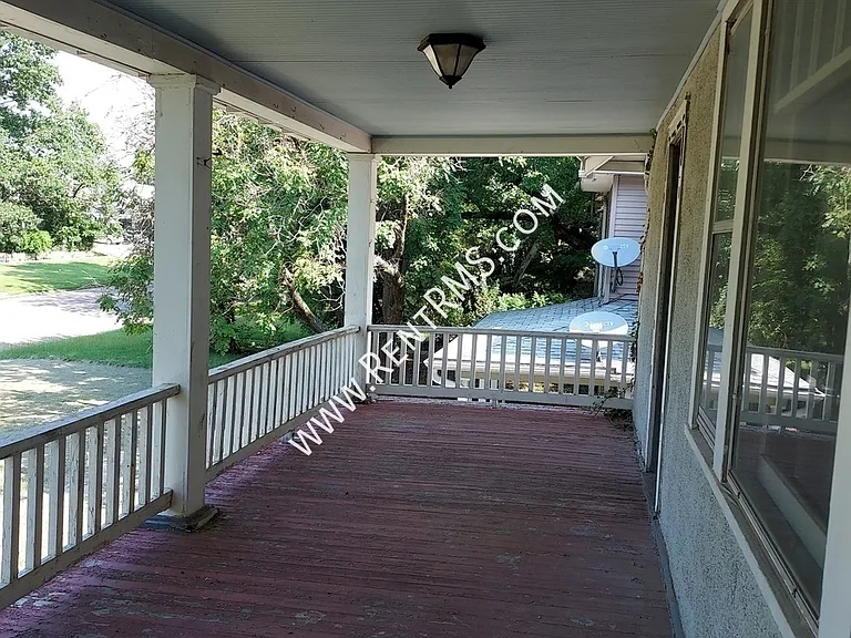 1272 SW Western Ave #2 — Photo 3