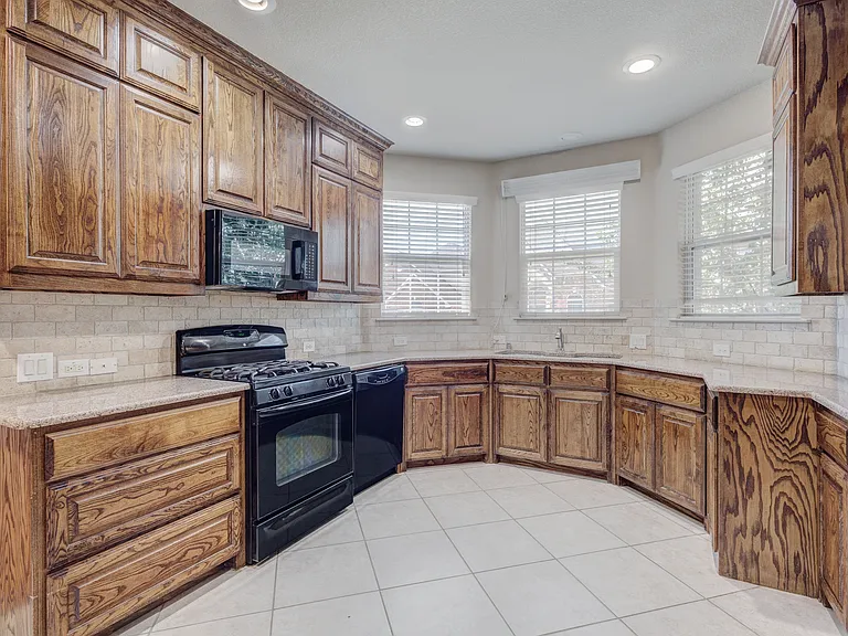 1020 Paradise Cv — Photo 29