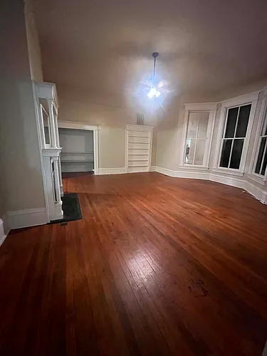 233 College St Photo 1