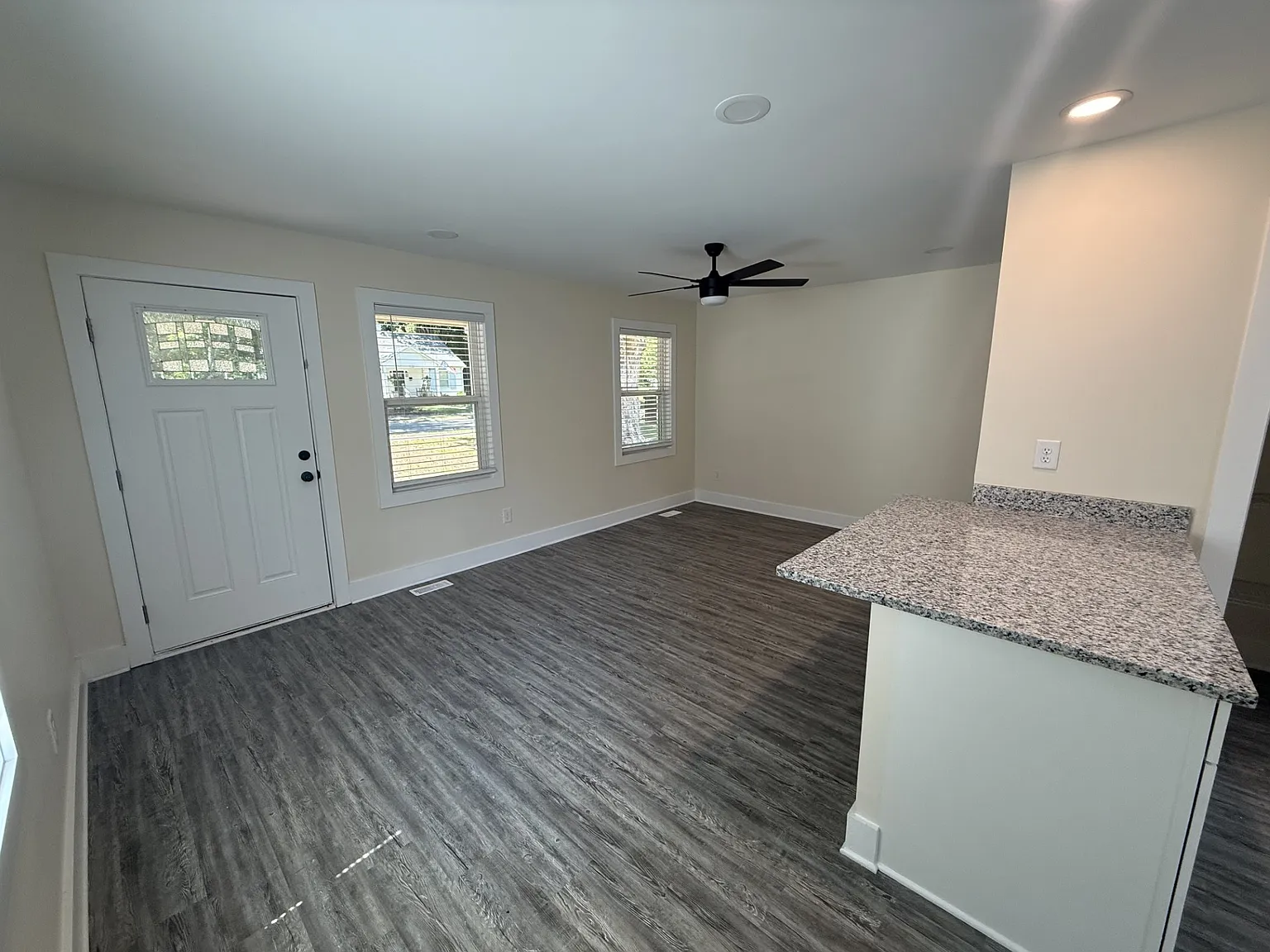 3 bed, 1061 sqft, $2,200 — Photo 4