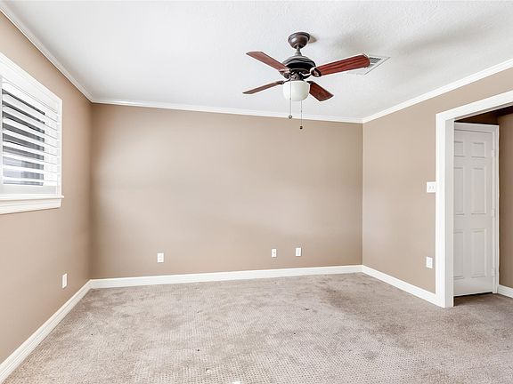 4th image of 9614 Pinehurst St