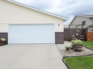 2565 Amber Valley Ct S, Fargo, ND 58104