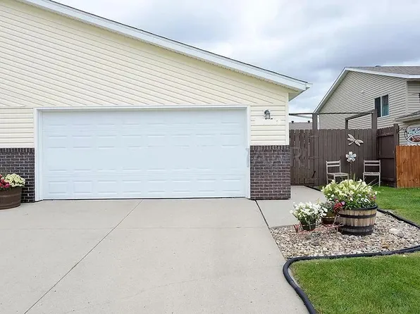 2565 Amber Valley Ct S, Fargo, ND 58104