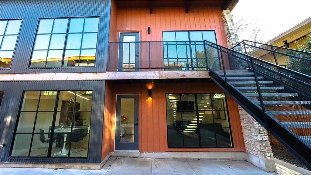 2 bed, 955 sqft, $2,995 — Photo 1